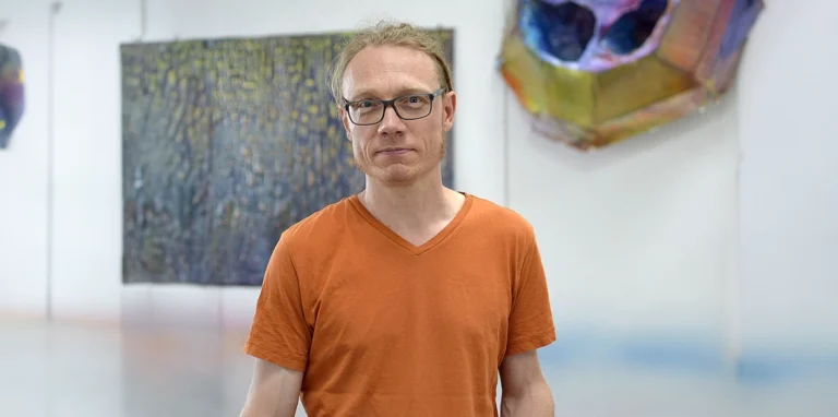 Enrico Niemann Explores The Interplay Of Space Surface And Color Through Innovative Painting Techniques