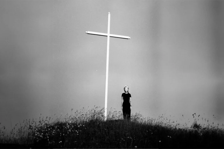 Arlau Explores Memory And Myth Within The Mist